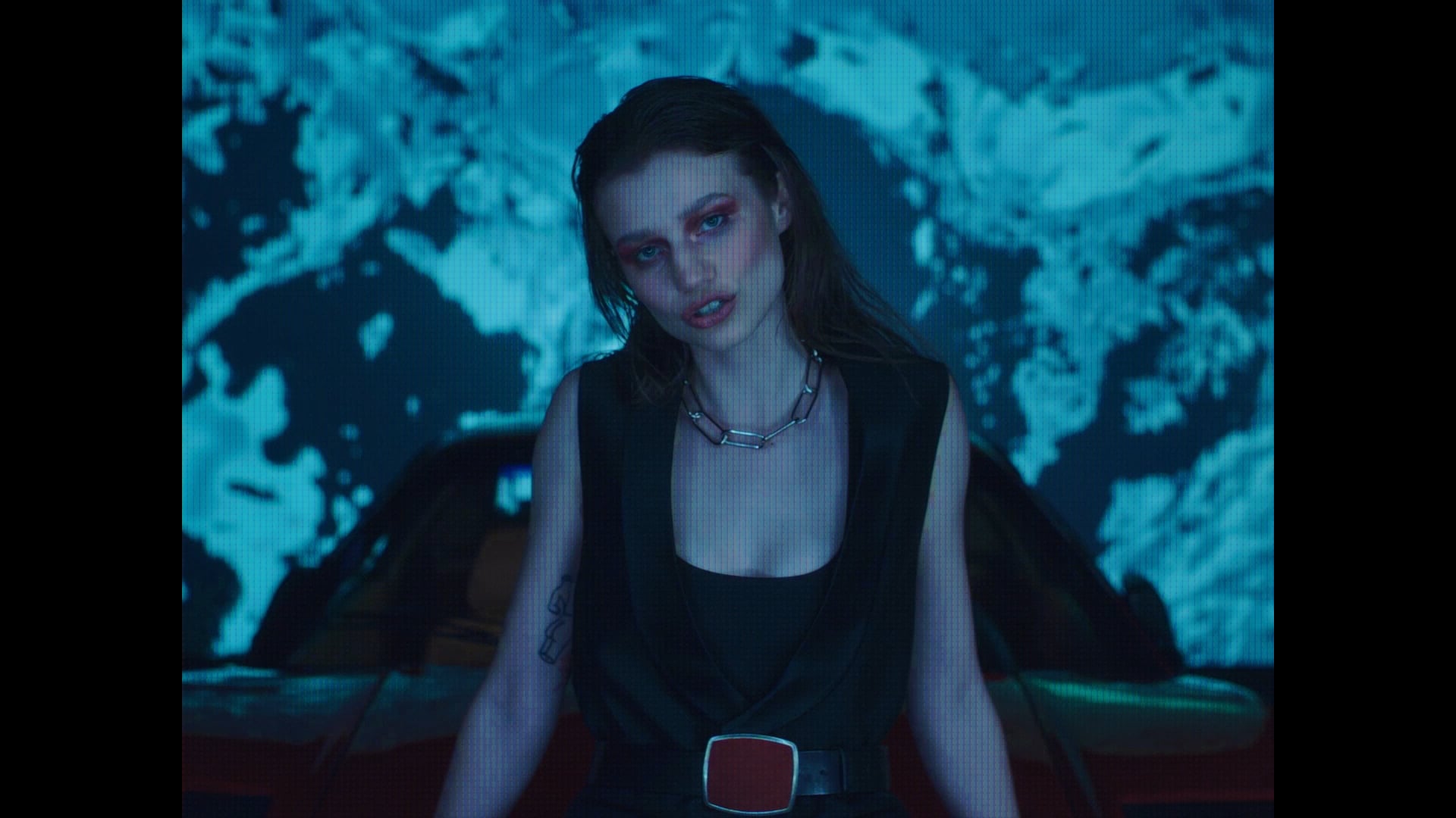 REGARD ft. TATE MCRAE & TROYE SIVAN – You