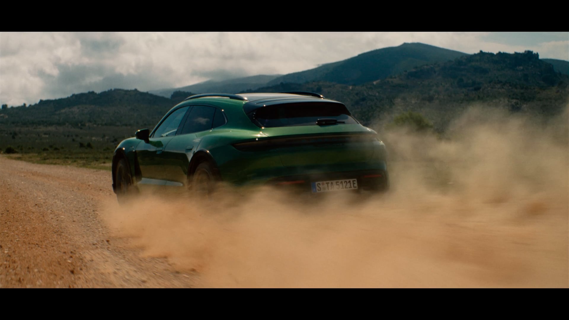 PORSCHE – Taycan Cross Turismo