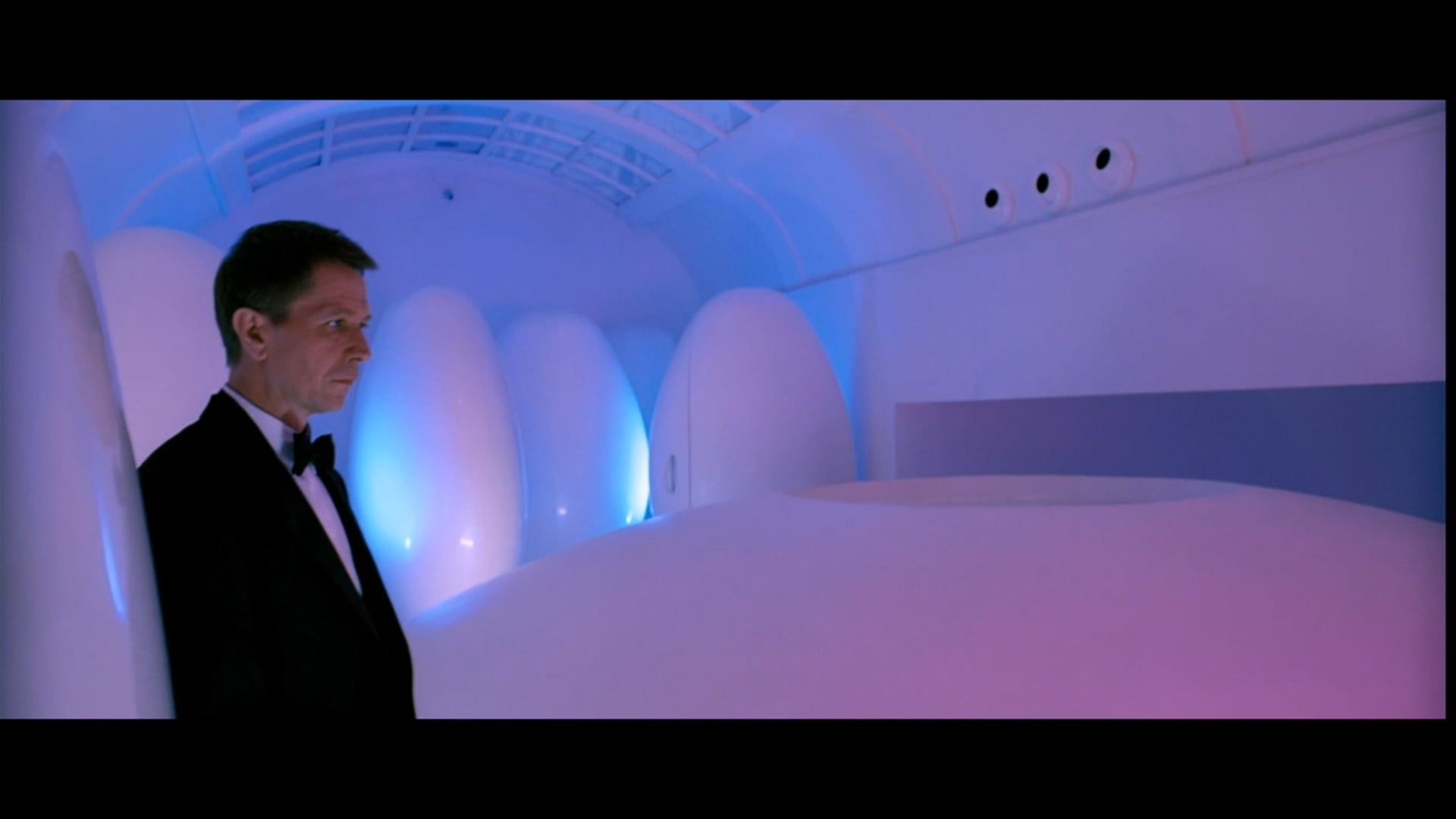 DEAD FISH – JAMES BOND